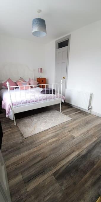 Liberty House - Bundoran Seaside Family & Surfers Single Street